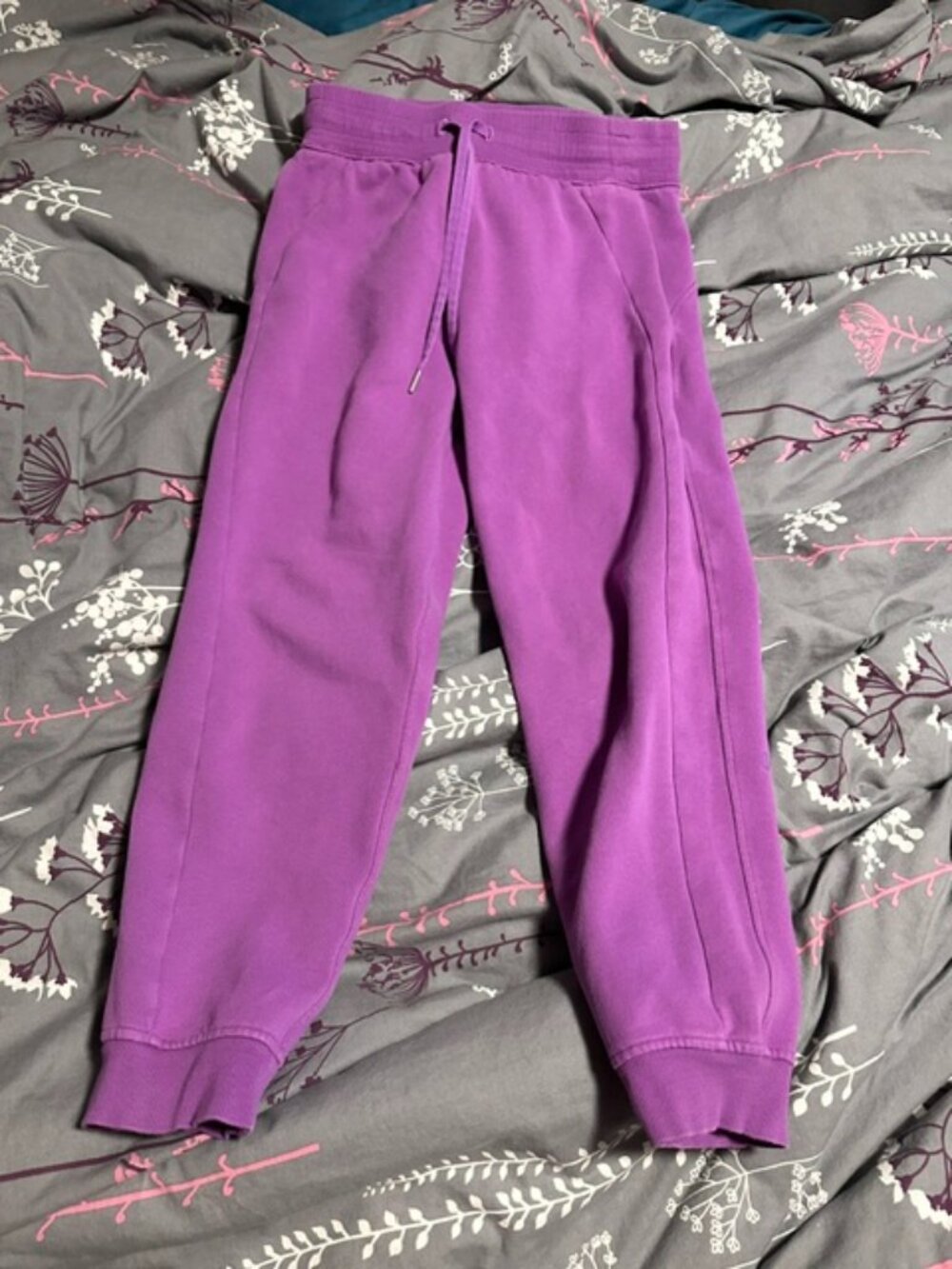 Lululemon scuba sweatpants size 6
